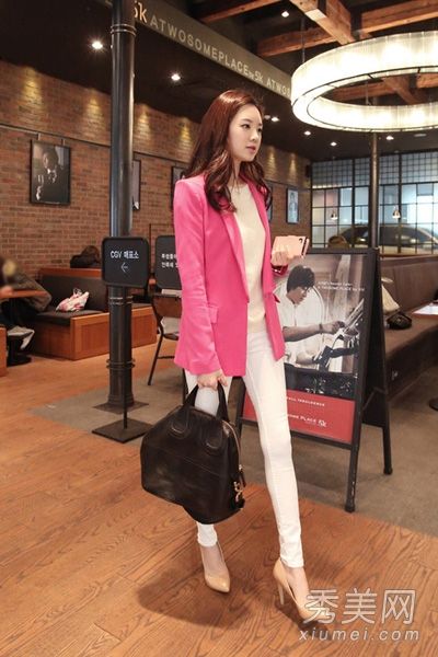 韩国版的带图片的小套装可以去上班和购物。