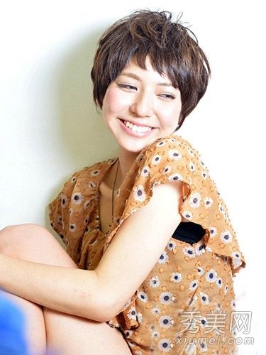 发髻脸适合什么样的发型?日本短发让脸变得更小更瘦