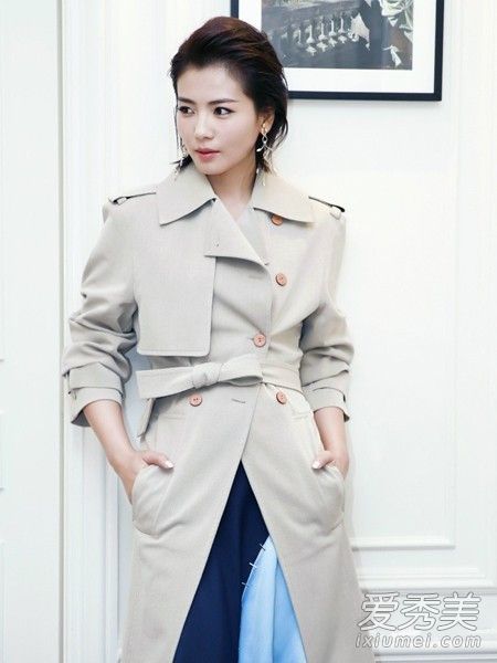 九名女演员展示了季节性发型,并在秋天移动