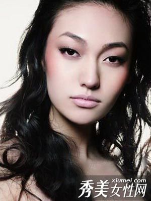 春天流行,渐变腮红刷清除苹果脸