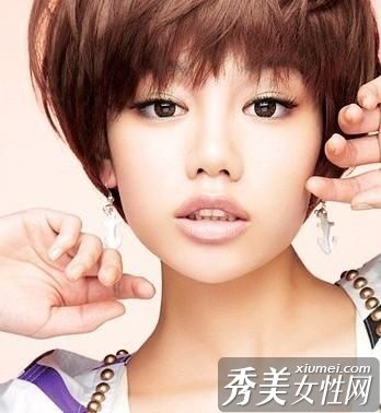 打造有光泽感的裸妆,提升性感魅力