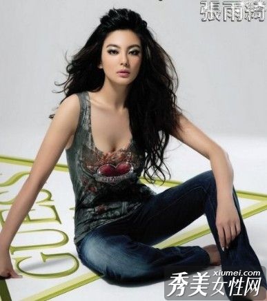 女演员妖媚的妆容让你心醉神迷