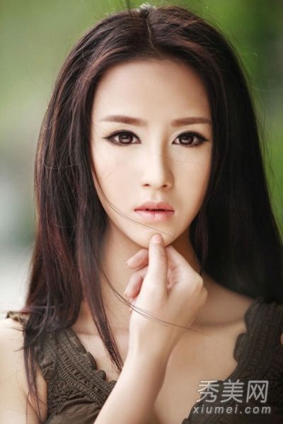 夏季女孩好看的发型长脸方脸是合适的