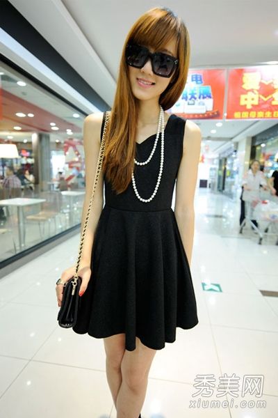 建议秋冬季的底裙增强整体搭配感。