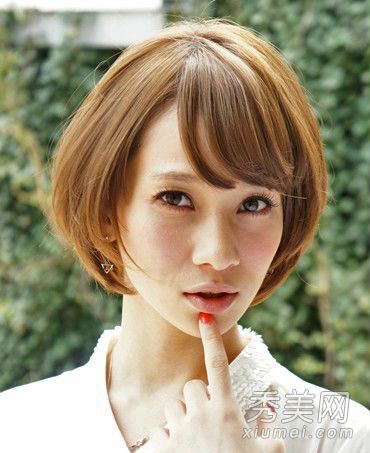 每个人都喜欢一张小脸,9根短发,最瘦的脸是去掉蛋糕的那张。