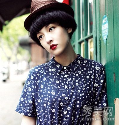 这个女孩的大脸适合什么样的短发?随着年龄的减少,发型变薄了