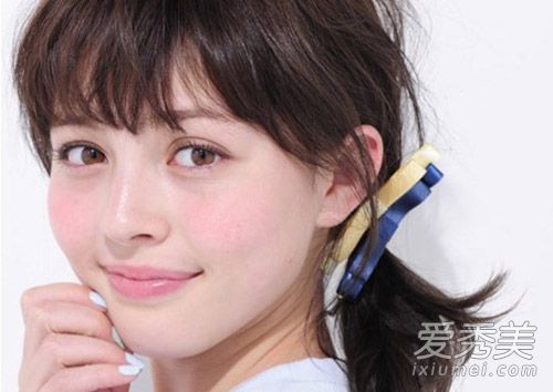 这就是九月郊游发型策略中应该扎的长发。