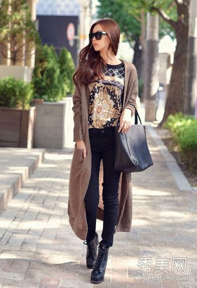 上衣配平角短裤，简单而苗条，穿起来身材很好。