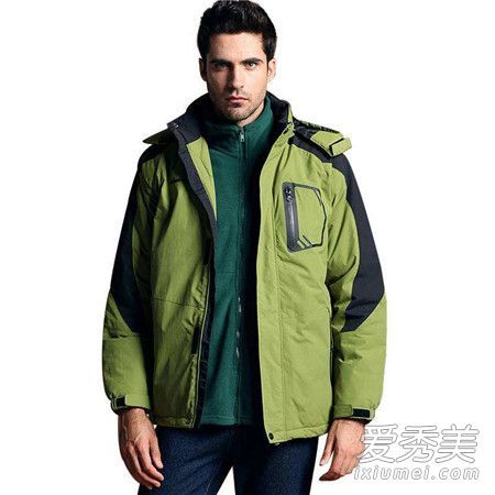 如何选择收费服装的颜色