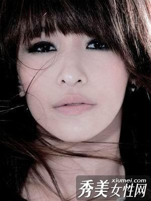 女演员的眼睛魅力和美丽加分