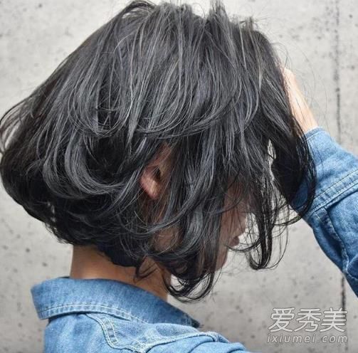 铅笔灰在铅笔灰的头发图片中褪色是什么颜色