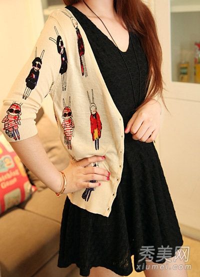 2012年秋季的新装非常漂亮,配有开衫和裙子。