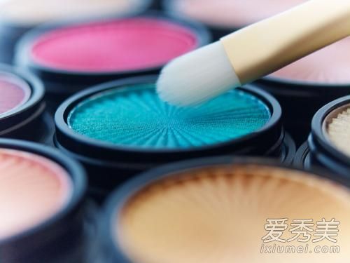 眼影飞粉是什么意思?哪个眼影不飞粉