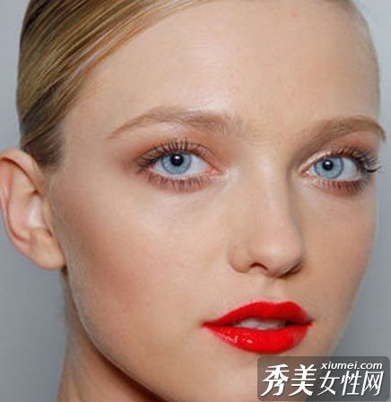 化妆大师预测2011年热唇化妆升级魅力