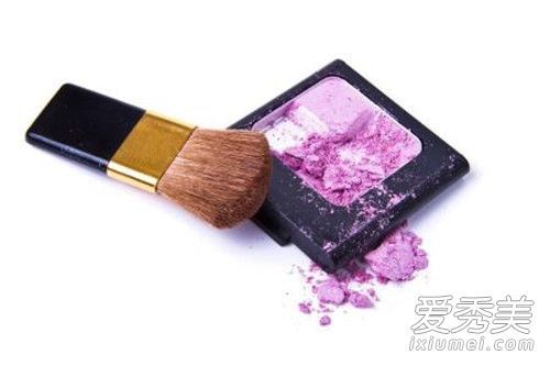 如何处理眼影粉?如何预防眼影粉