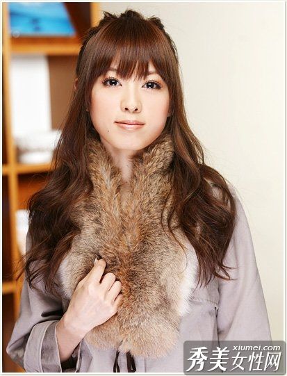 巧用丝巾的三个时尚编织步骤