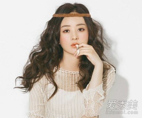 长发领结学习赵成为文艺女神