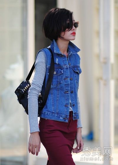 秋季最流行的衣服给马甲增加了层次感。