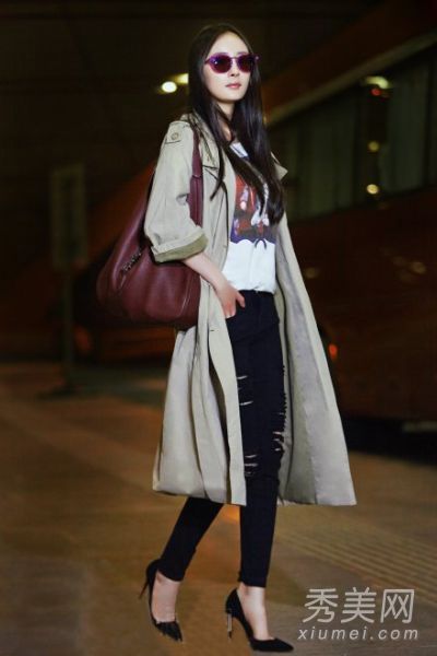 向杨蜜学习穿风衣和高跟鞋