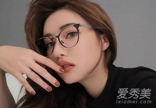 月经口红的颜色数是多少？月经口红配什么妆？