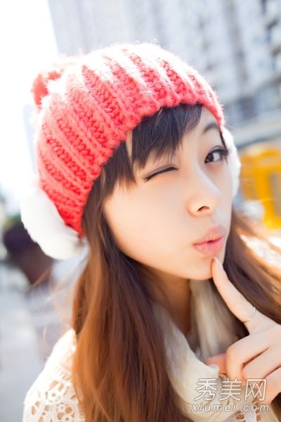 抓住万圣节时尚帽子增加搭配感