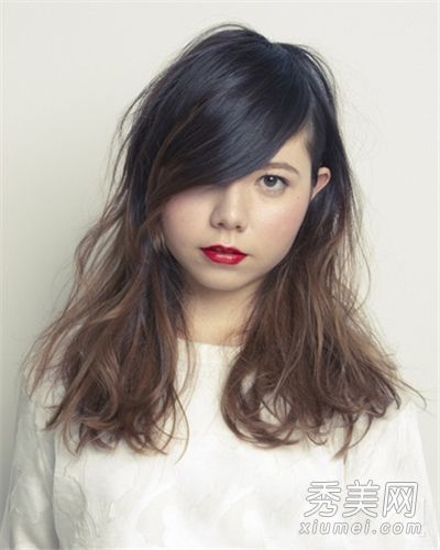 方脸也喜欢长发。9种发型是完美的