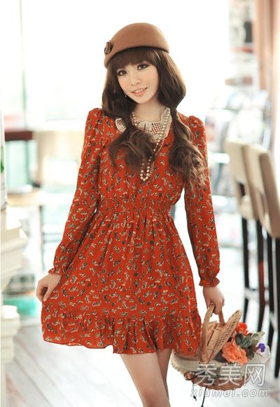 浪漫的碎花连衣裙让你看起来很漂亮