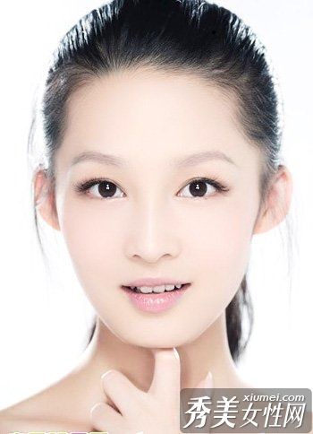 完美的化妆技巧让你天生丽质。