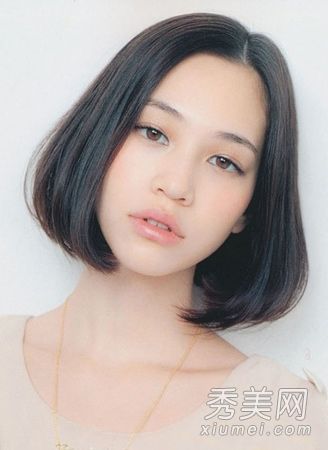 流行模特水原希子展示日本短发