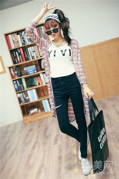 穿黑色铅笔裤，打造纤细的双腿