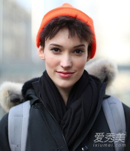 什么帽子配短发看起来不错?什么帽子最适合齐肩长的头发?