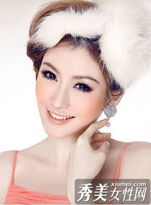 化妆“变脸”达到精致完美的外观