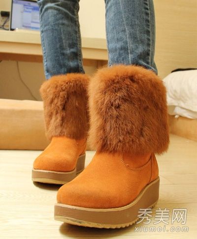 2012年冬季新款雪地靴用途广泛,最实用于保暖。