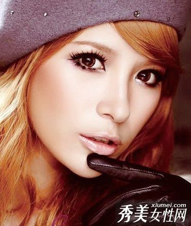 日本精致妆容变成引人注目的性感靓女