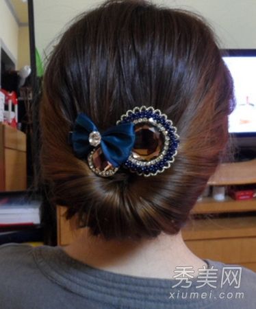 简单的盘发精致优雅的课程,你一学就会。