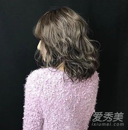 超级白色!向您推荐流行的“灰雾发色”。
