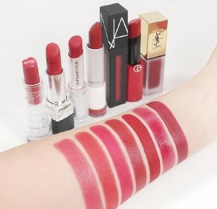 对于秋季魅力是红色唇膏的颜色测试!