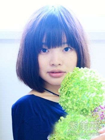 短发适合夏天的大脸型,面部化妆和小脸型变成漂亮的女孩