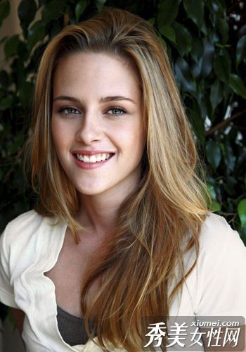 《暮光之城》女主角性感冷艳的化妆技巧