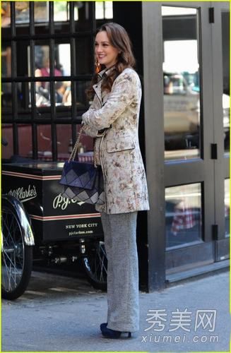 学习如何搭配风衣和《绯闻女孩》