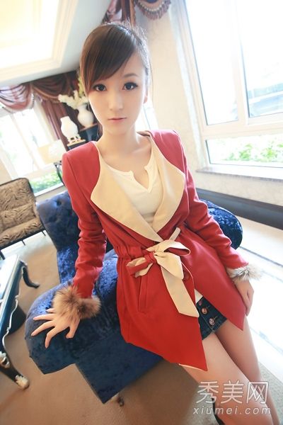 新的秋装大胆搭配颜色以迎合时尚。