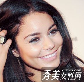 女演员引领灰色化妆品新潮流