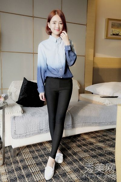 长袖衬衫配紧身裤成为时尚偶像