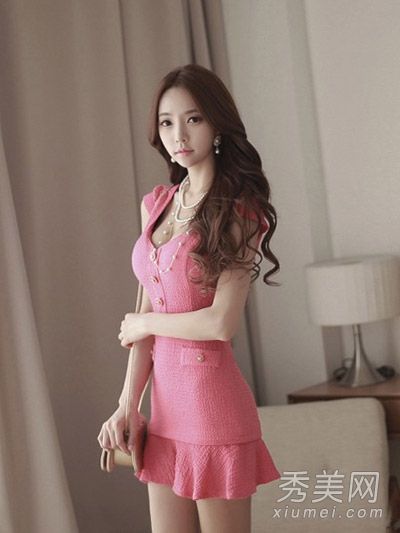 鱼尾裙在任何季节都必须显示曲线。