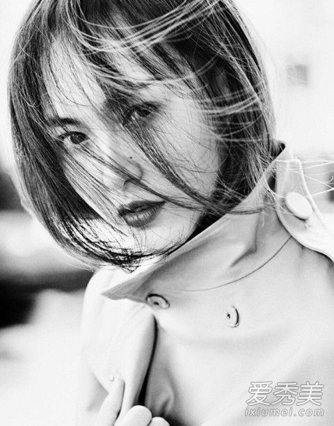 唐嫣的最新照片显示了一张英俊的脸,但这究竟是什么刘海!