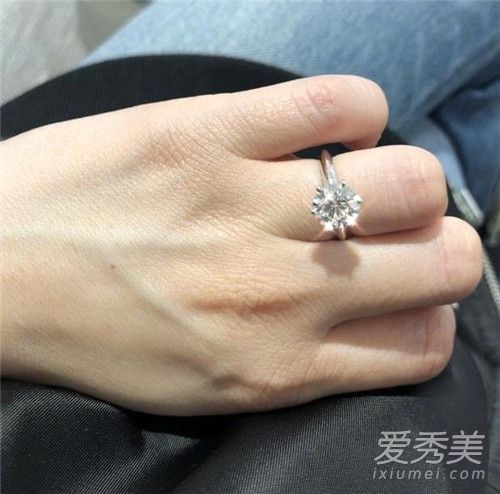 阿娇的钻戒有多大