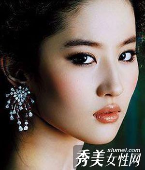 明星演绎完美迷人的中式妆容