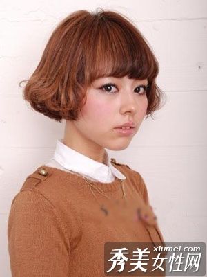 打造可爱女性气质所需的短发风格