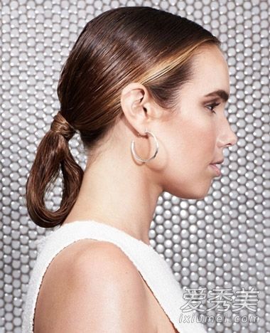 绕过低矮的马尾。儿童趣味四股扎马尾辫各种扎法