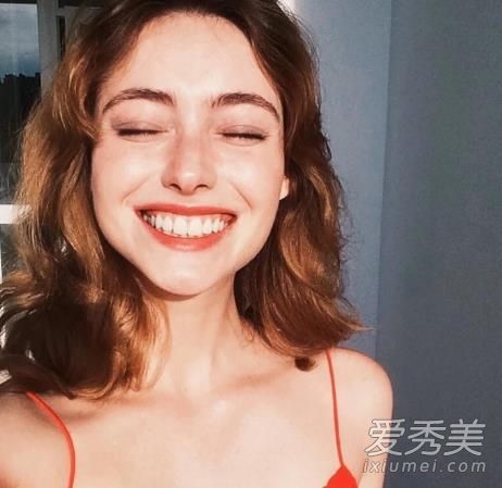 红小豆棕、巧克力棕和树莓棕的比较